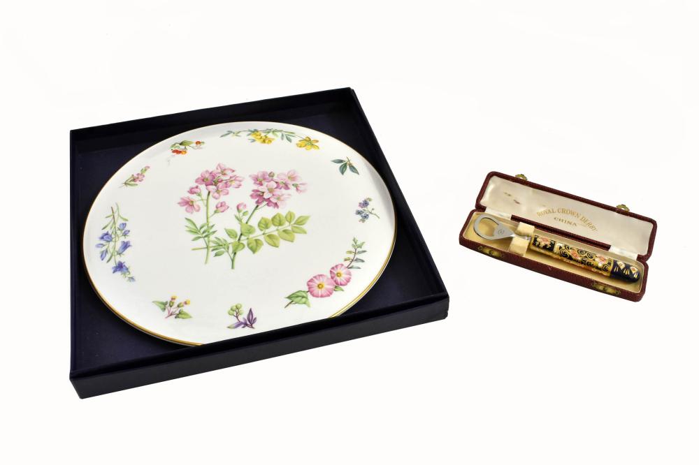 ROYAL WORCESTER CAKE PLATE DERBY 353d6f