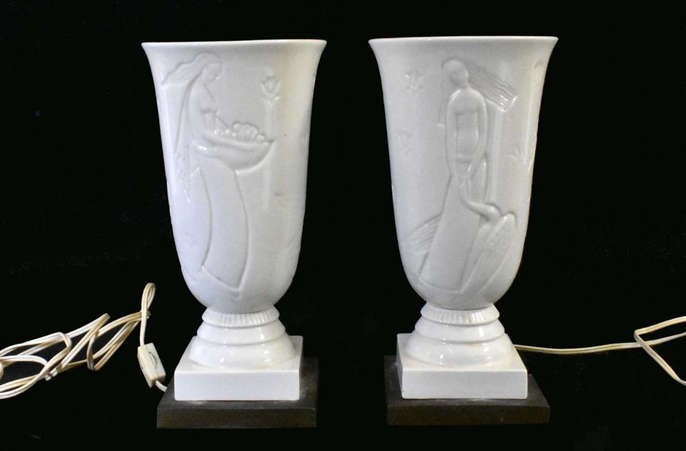 PAIR OF CONTINENTAL INCISED PORCELAIN 353d9a