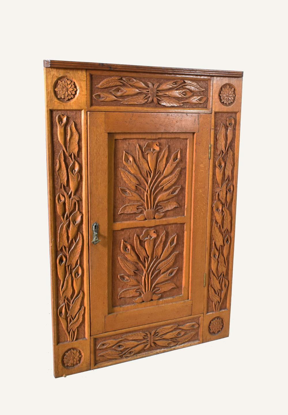 FOLIATE CARVED OAK HANGING CORNER 353d94