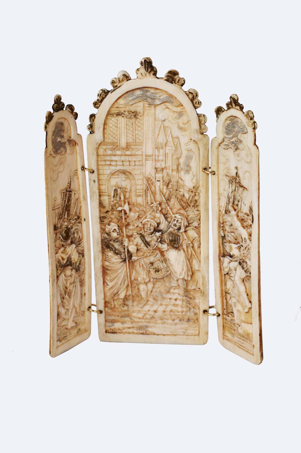 CONTINENTAL CARVED TRIPTYCH19th