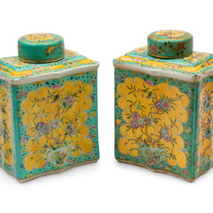 A Pair of Chinese Export Porcelain