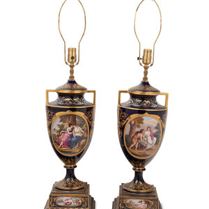 A Pair of Vienna Porcelain Urns 351c2c