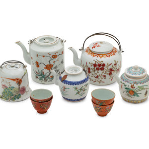 A Group of Chinese Porcelain Teapots 351cec