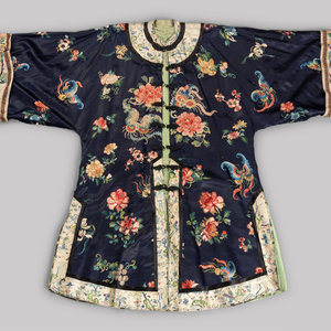 A Chinese Embroidered Silk Ladies  351d09