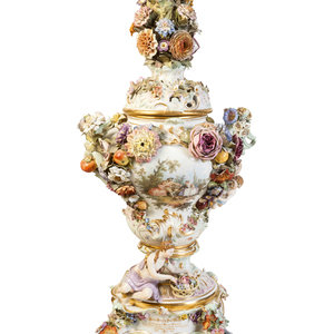 A Meissen Porcelain Potpourri Urn  35213e