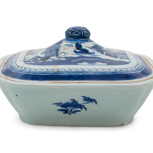 A Canton Export Porcelain Dish