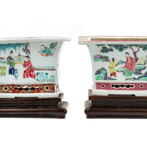 A Pair of Chinese Famille Rose 352744