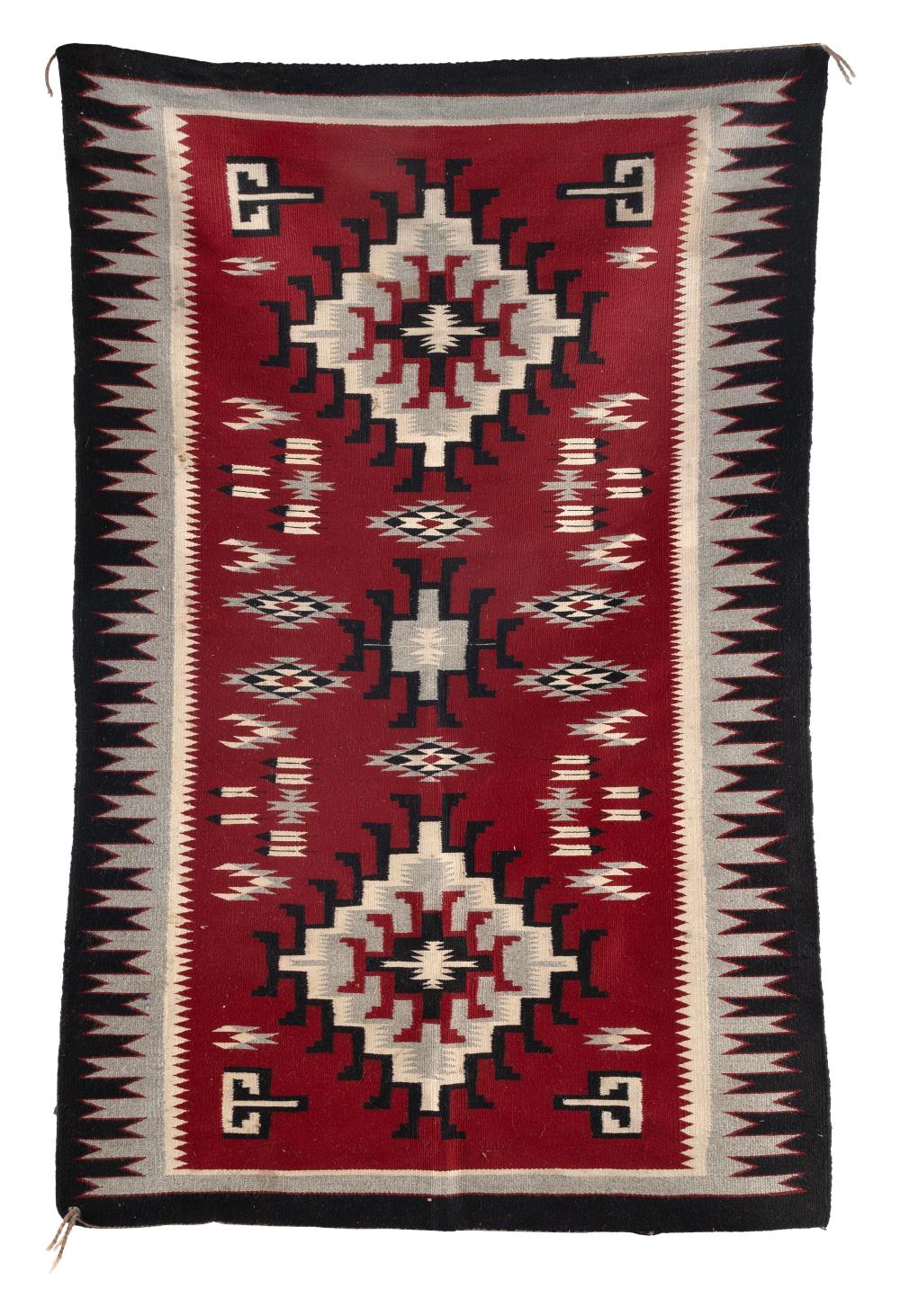 NAVAJO RUG: 3'5" X 5'5” 20TH