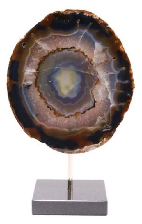 GEOLOGICAL AGATE SPECIMEN ON BLACK GRANITE