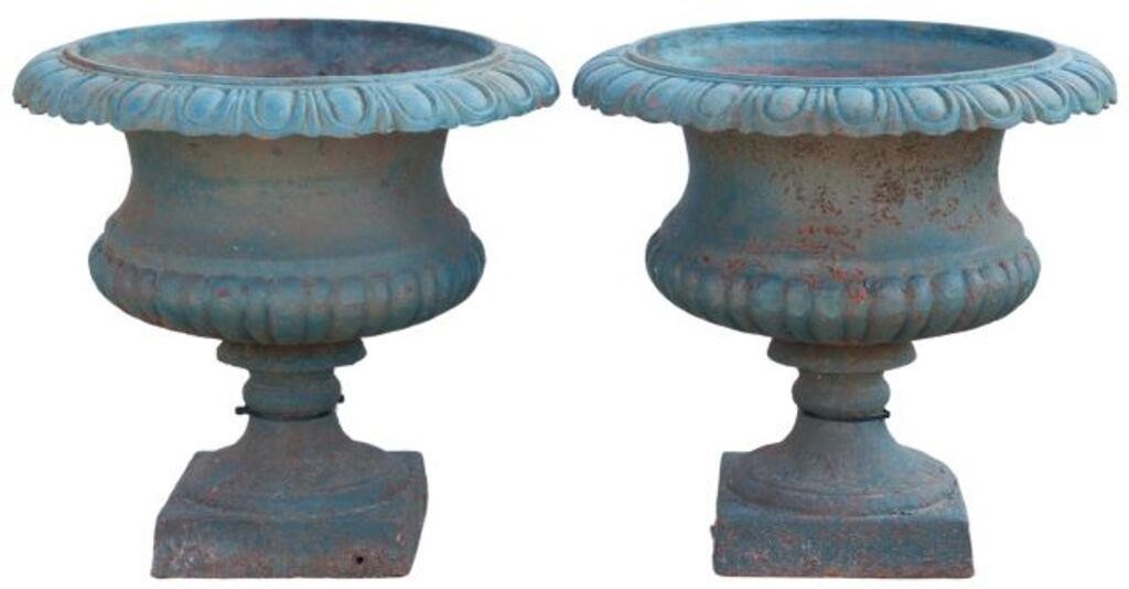  2 GREEN PAINTED CAST IRON GARDEN 355431