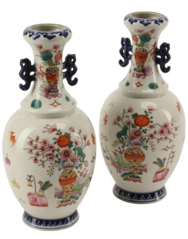  2 CHINESE PORCELAIN HANDLED VASES pair  355489