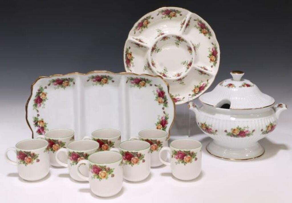 (11) ROYAL ALBERT OLD COUNTRY ROSES