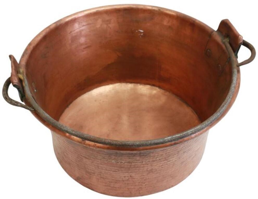 LARGE FRENCH HAMMERED COPPER POT  355902