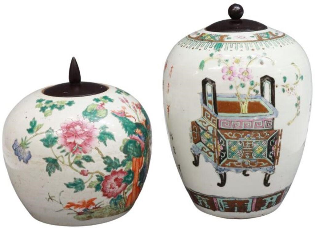  2 CHINESE FAMILLE ROSE LIDDED 355b84