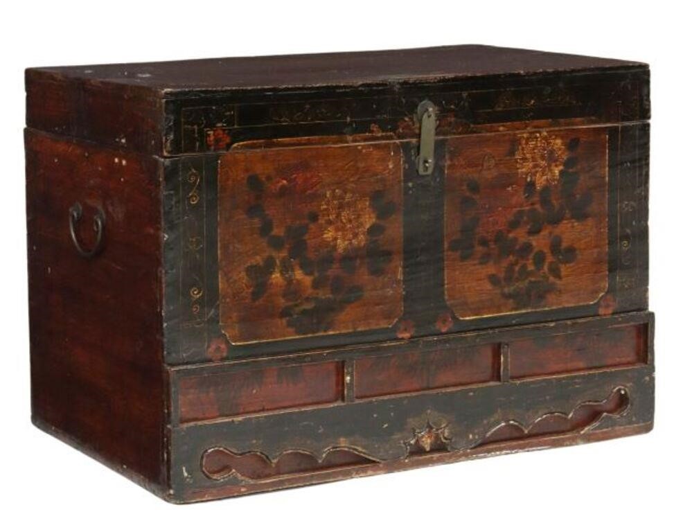 CHINESE LACQUERED OPERA CHEST  3560ad