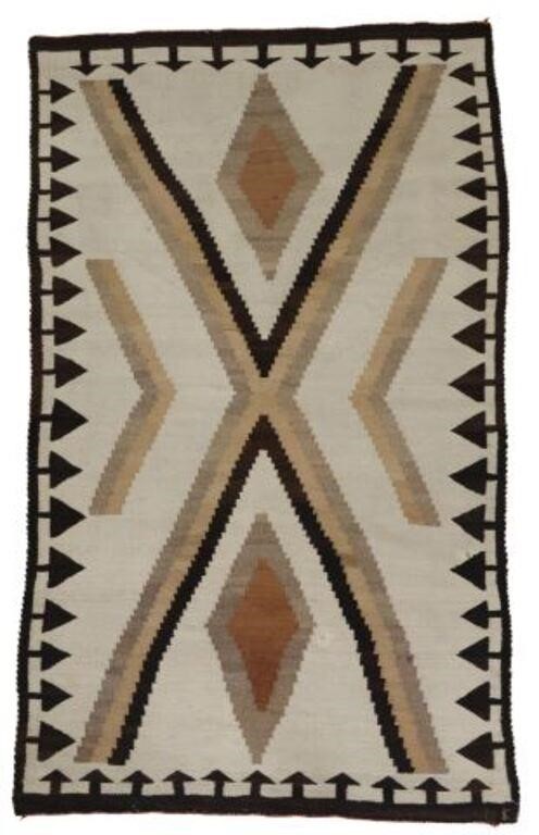 NATIVE AMERICAN NAVAJO WOOL RUG,