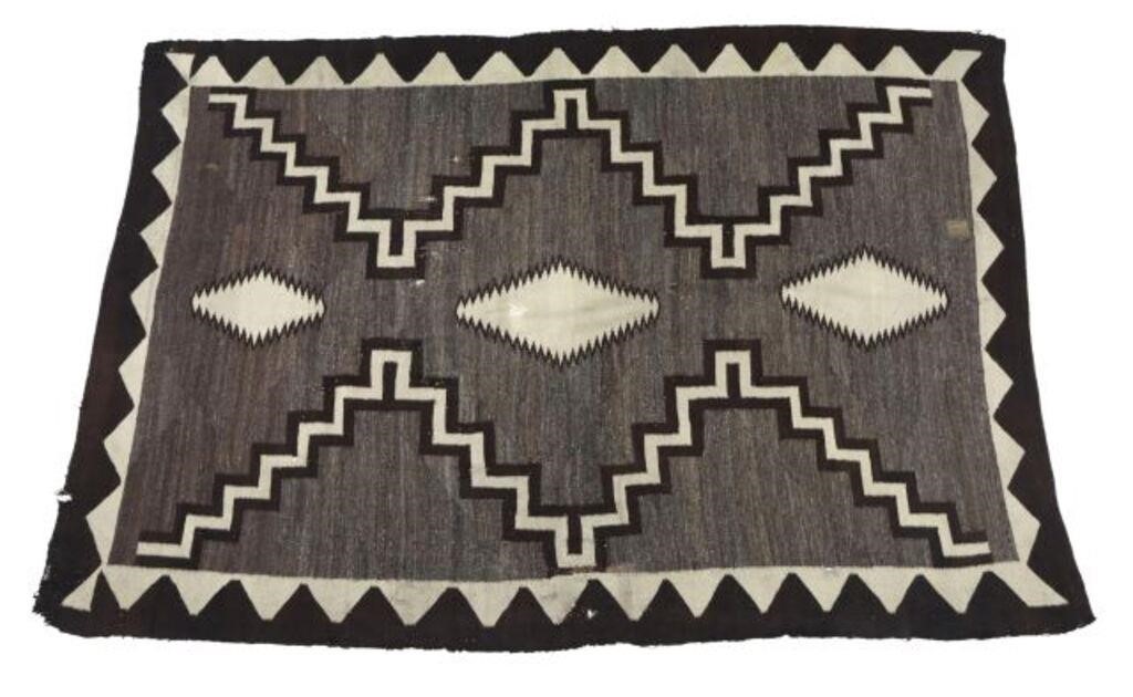 NATIVE AMERICAN NAVAJO WOVEN RUG,