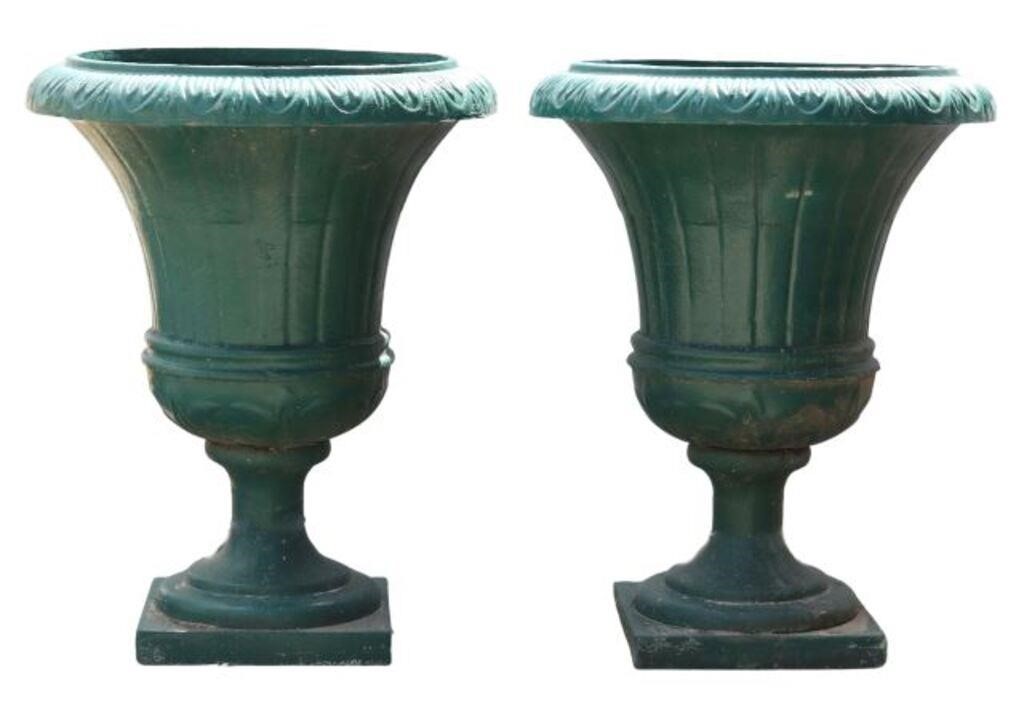  2 CAST IRON CAMPANA FORM GARDEN 356798