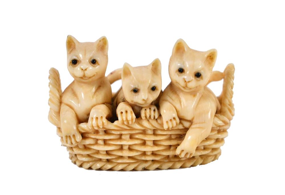 JAPANESE NETSUKE OF THREE KITTENS 3540de