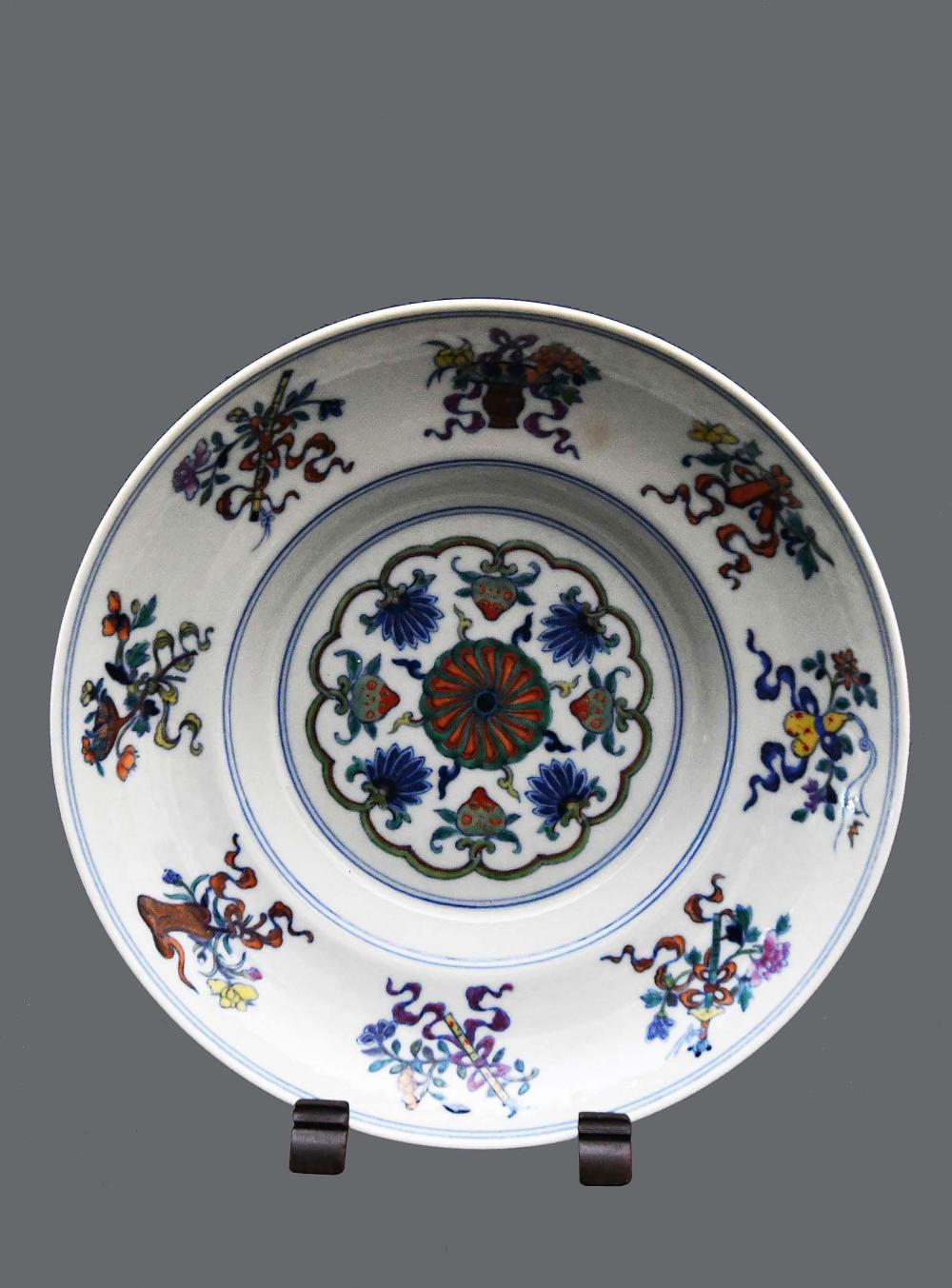 CHINESE WUCAI DECORATED PORCELAIN 3540e1