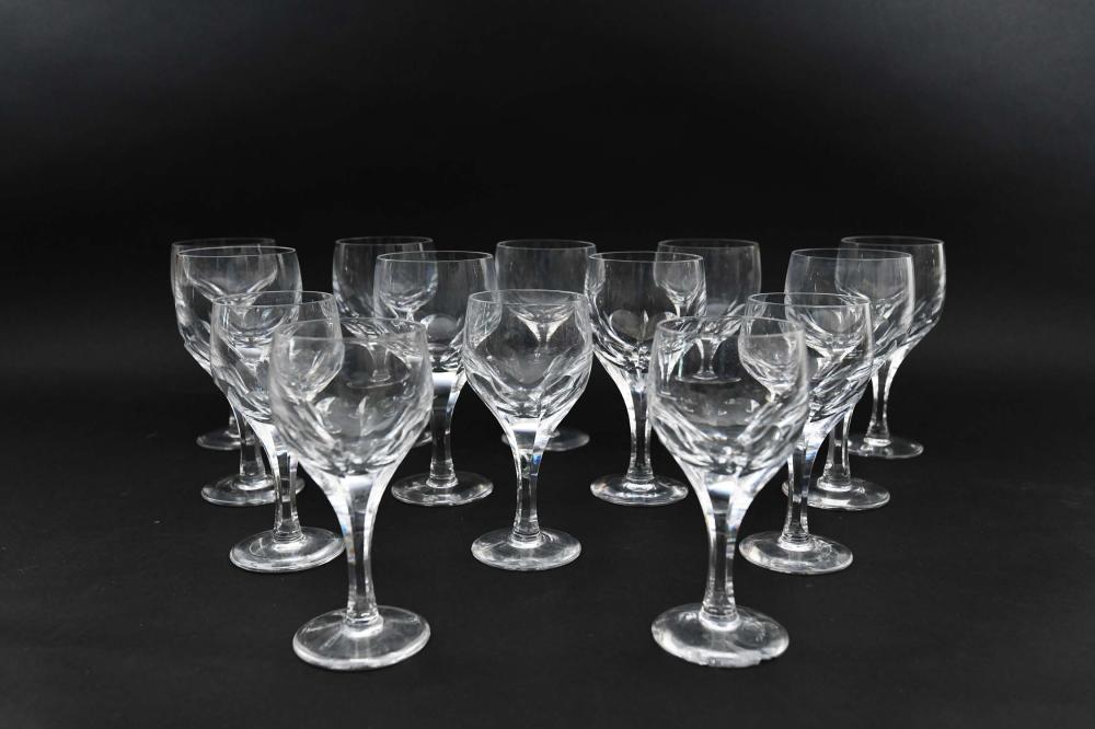 SET OF FOURTEEN COLORLESS WINE 354130