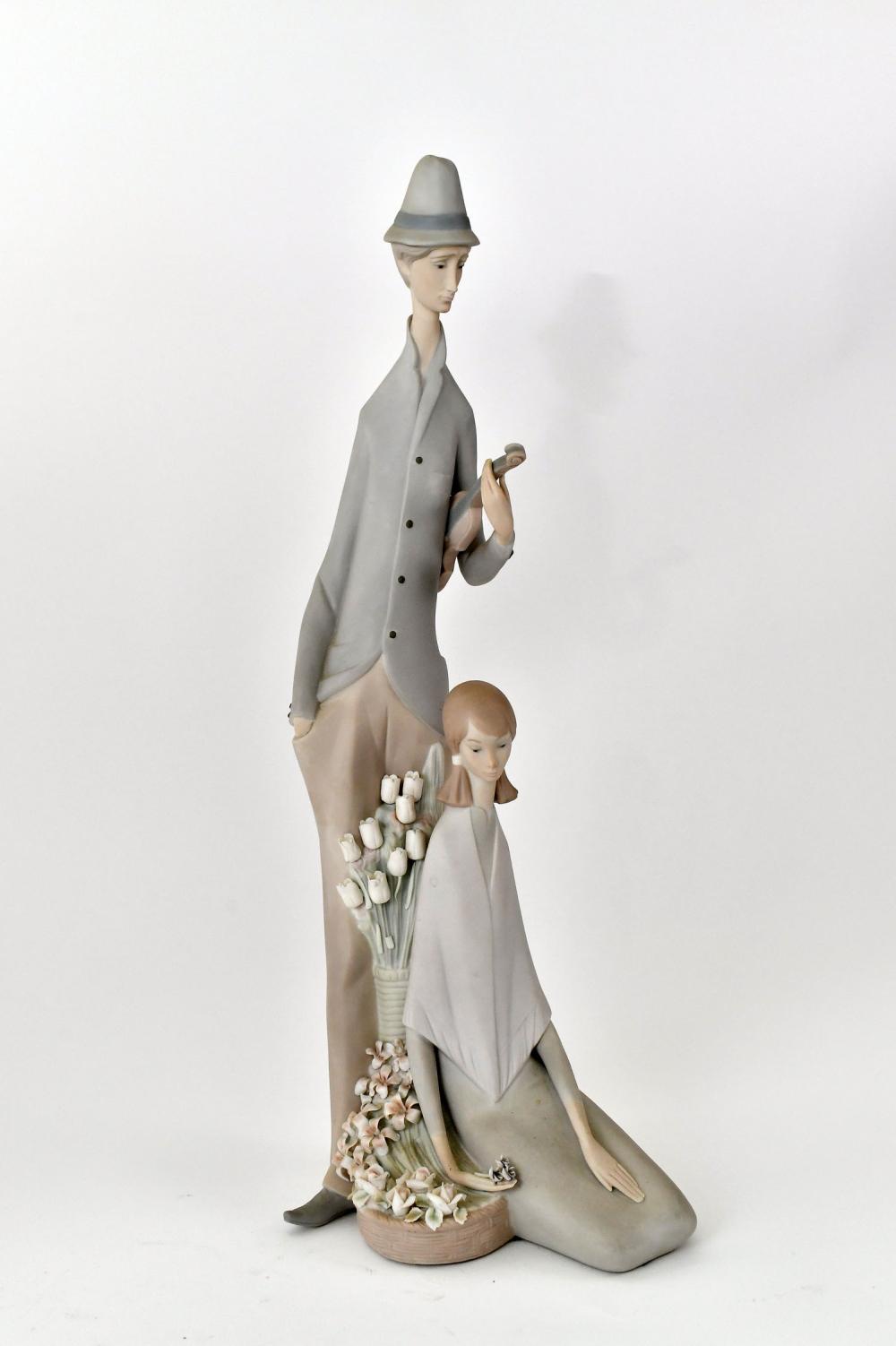 LLADRO FIGURAL GROUP OF TWO STREET