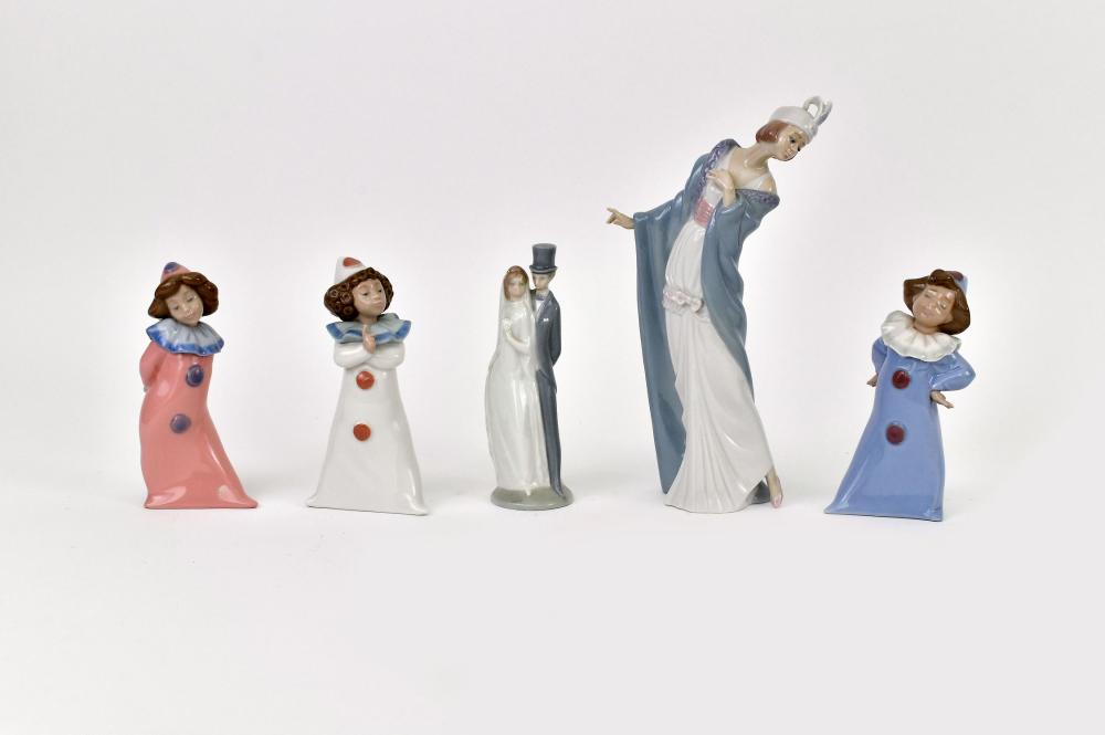 FIVE LLADRO PORCELAIN FIGURESSigned.