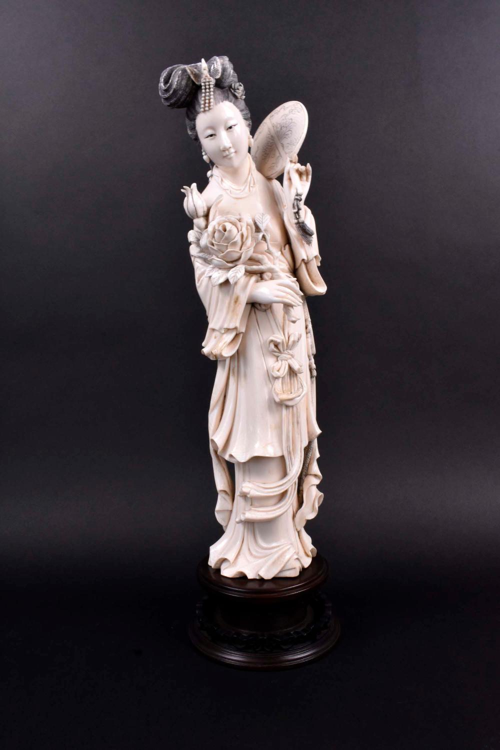 FINE CHINESE CARVED FIGURE OF A MERINThe