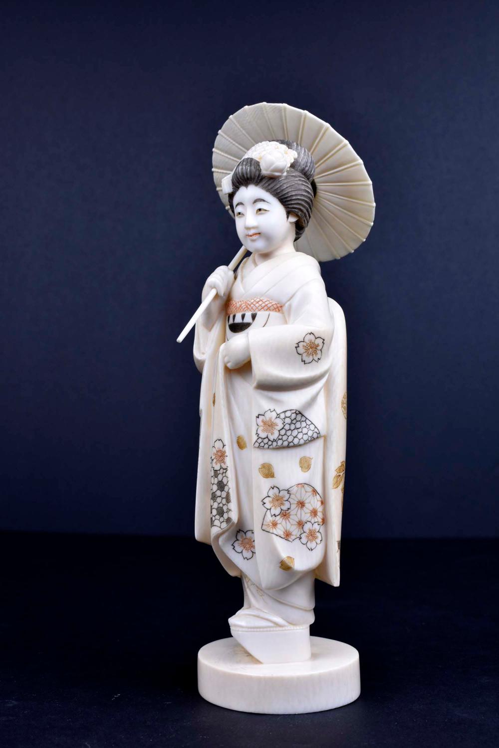 JAPANESE OKIMONO OF A GEISHAMeiji 3543b7