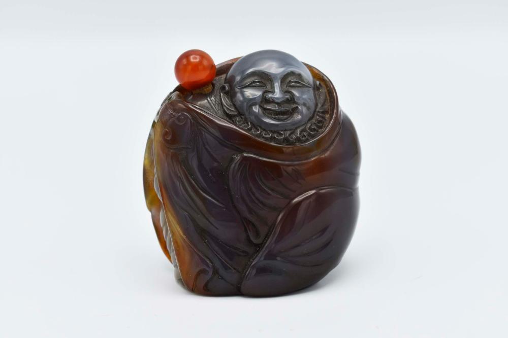 CHINESE CARVED AGATE FIGURAL SNUFF