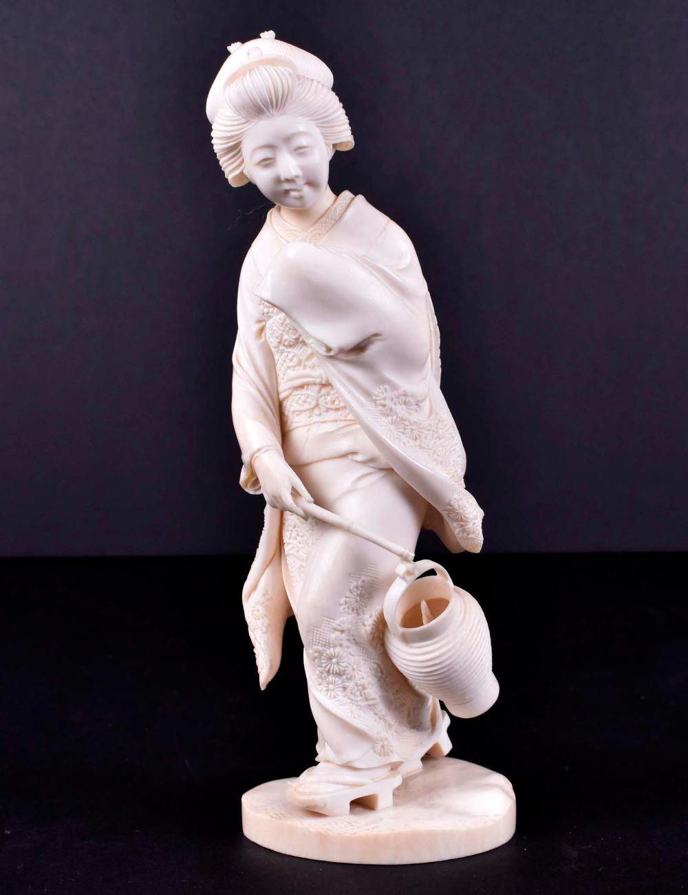 JAPANESE OKIMONO OF A WOMAN WALKING 35450a