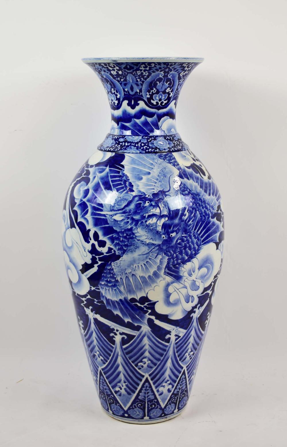 JAPANESE BLUE WHITE DECORATED 354605