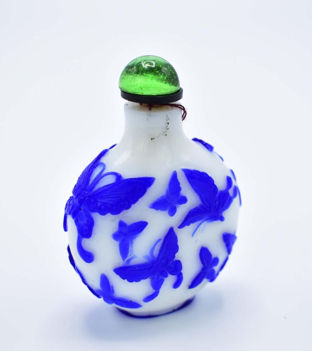 CHINESE BLUE ON WHITE CASED GLASS 354678