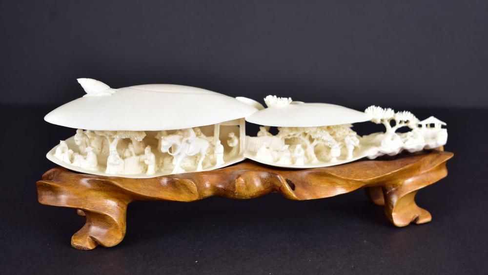 CHINESE DOUBLE CLAM SHELL GROUPCarved 3546dd
