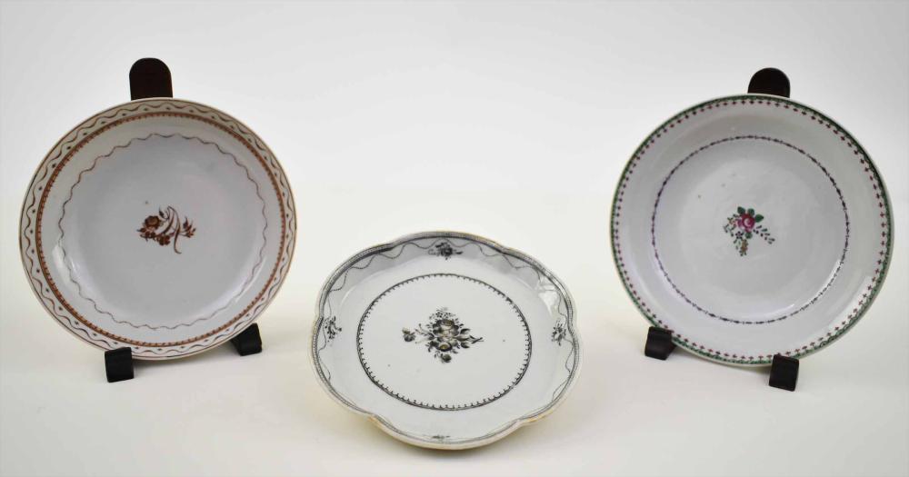 TWO CHINESE EXPORT PORCELAIN SMALL