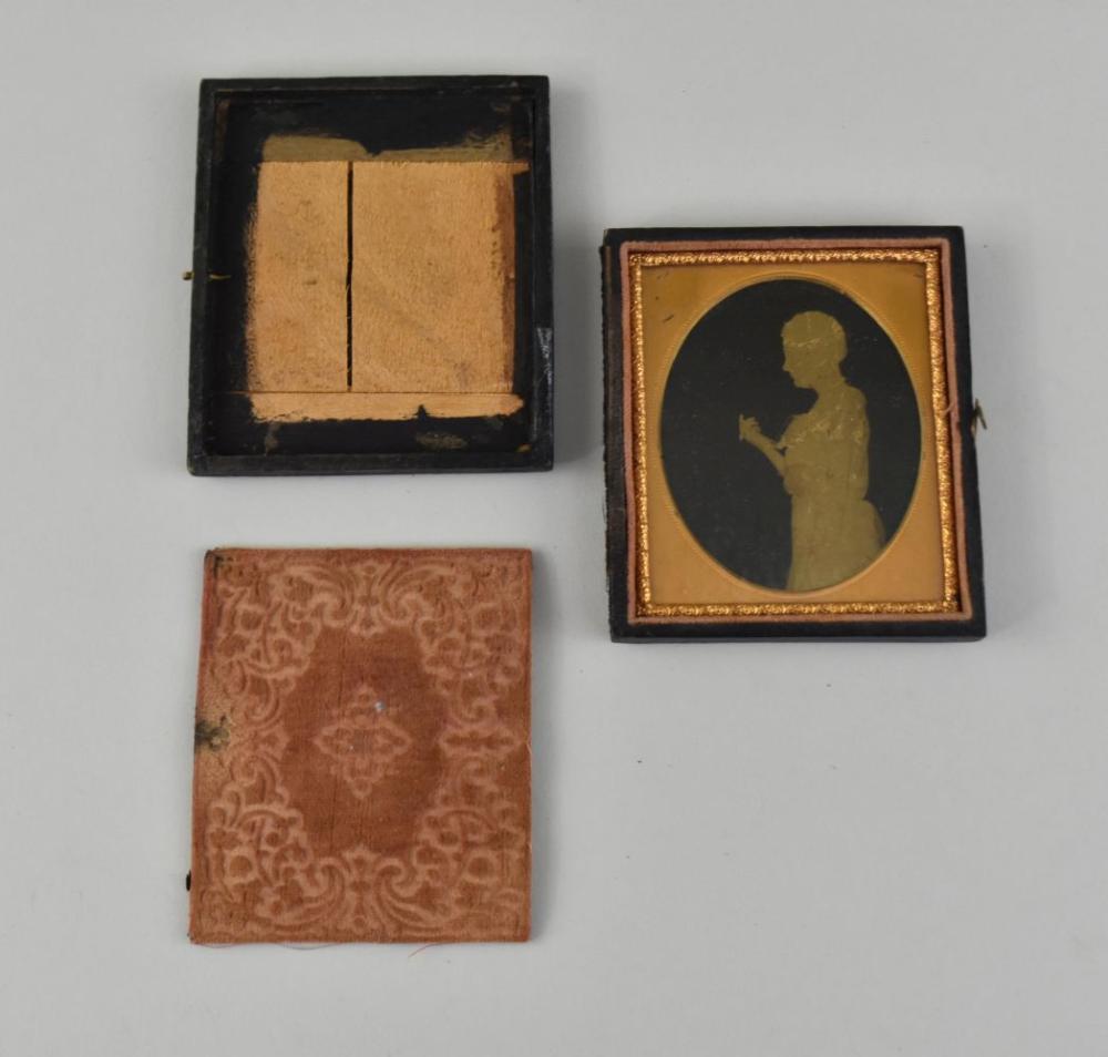 GOLD LEAF SILHOUETTE OF A WOMAN