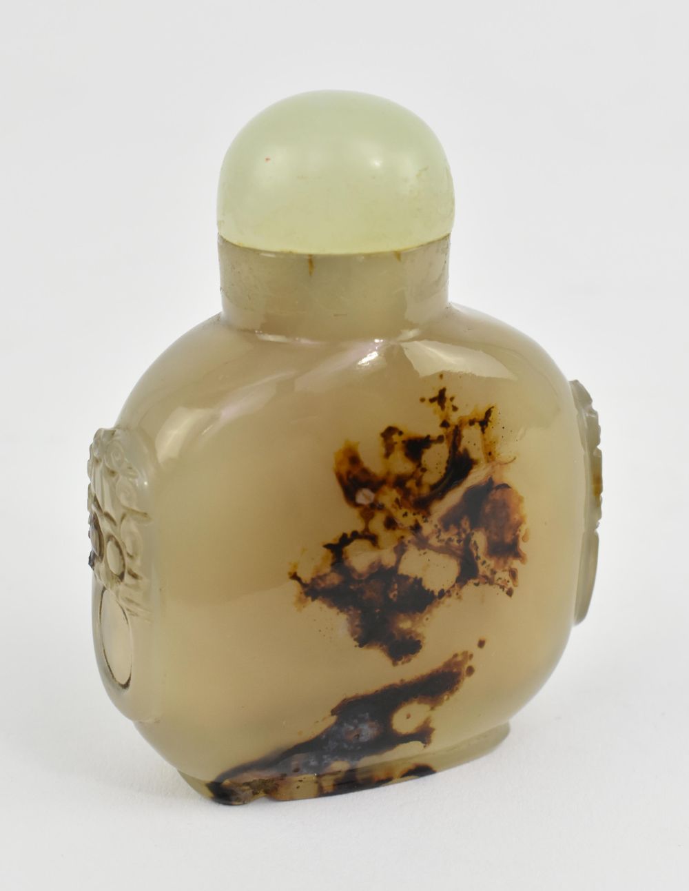 CHINESE AGATE SNUFF BOTTLEThe circular 354881