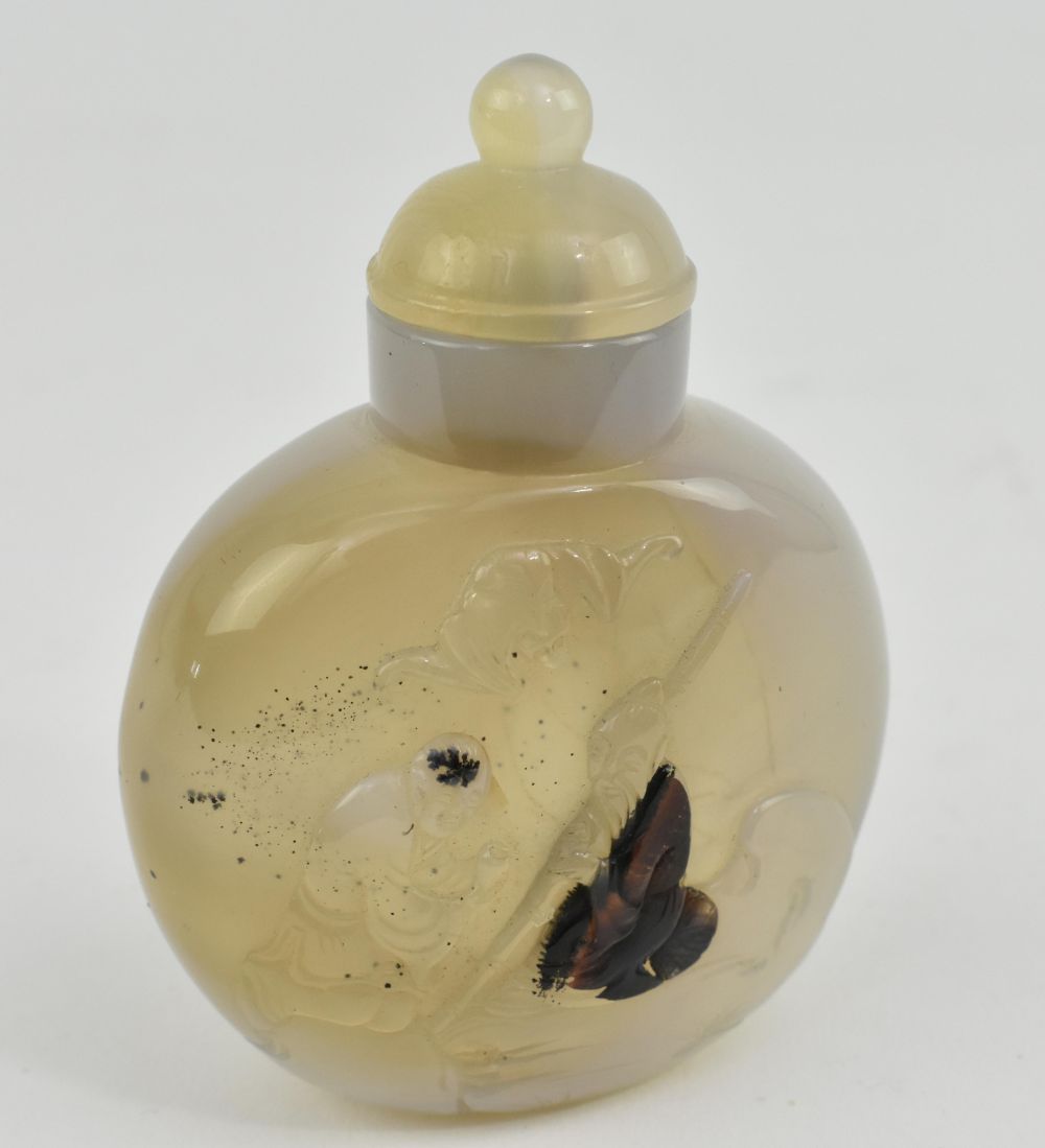 CHINESE AGATE SNUFF BOTTLEThe transparent 3548a4