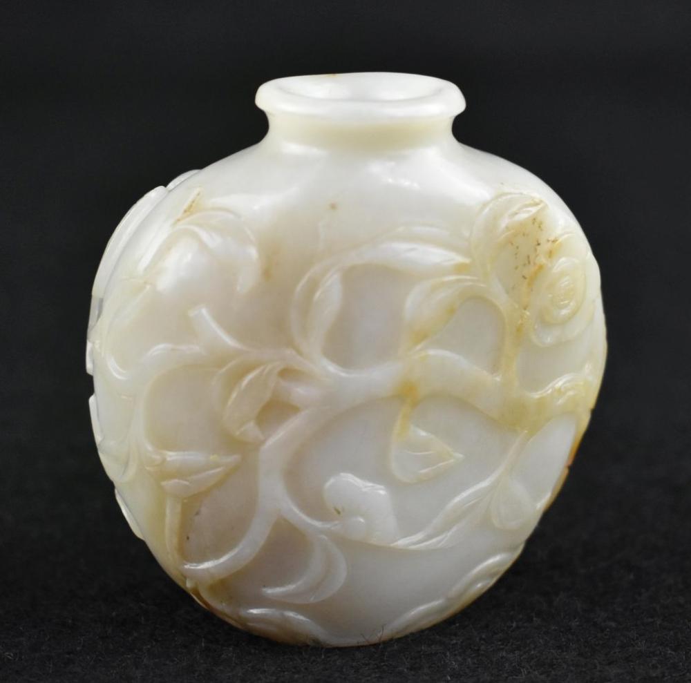 CHINESE WHITE JADE VASE MASTER 3548c2