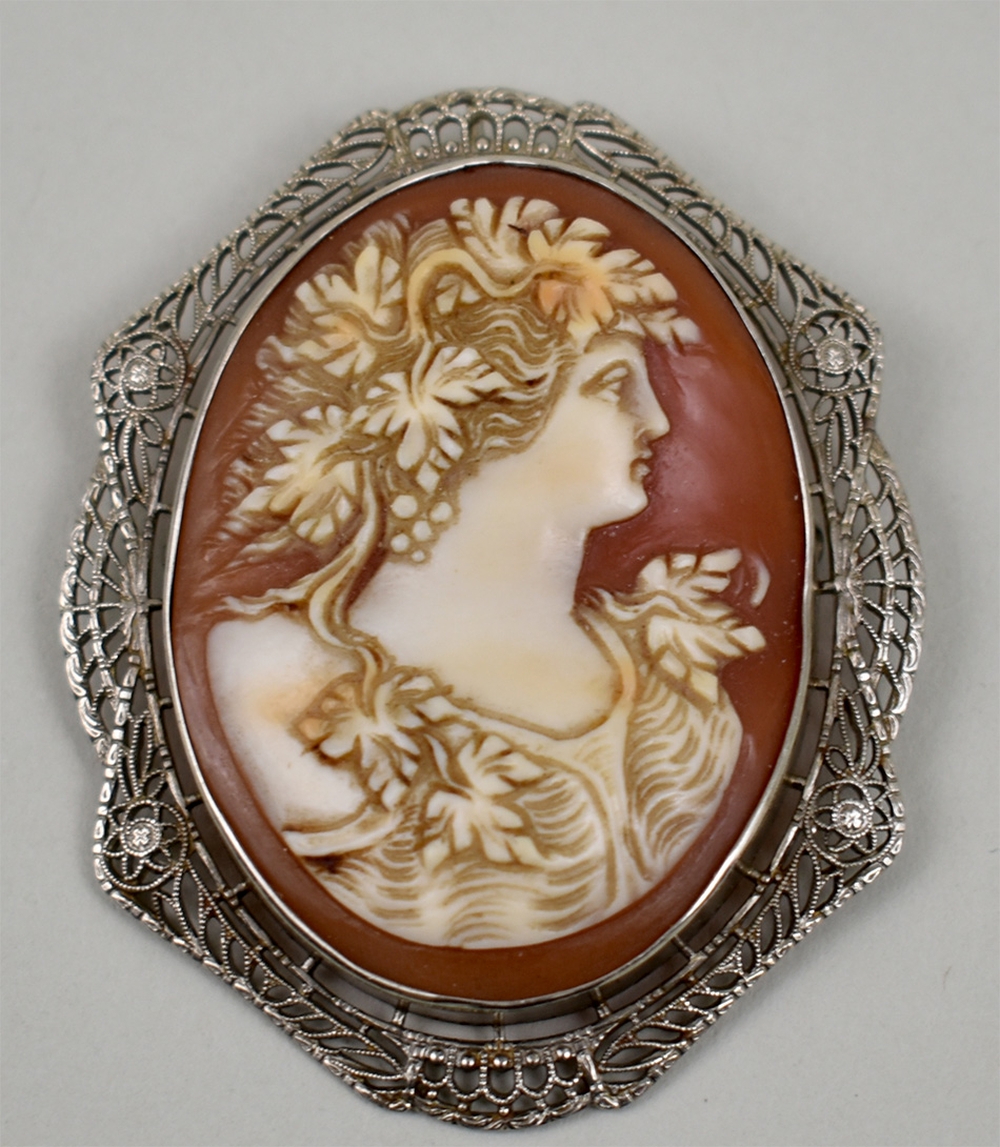CAMEO BROOCH OF A CLASSICAL MAIDEN10 354925