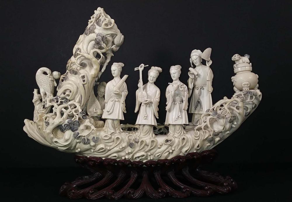 CHINESE IVORY CARVING OF FIVE MUSICIANSOn 354962