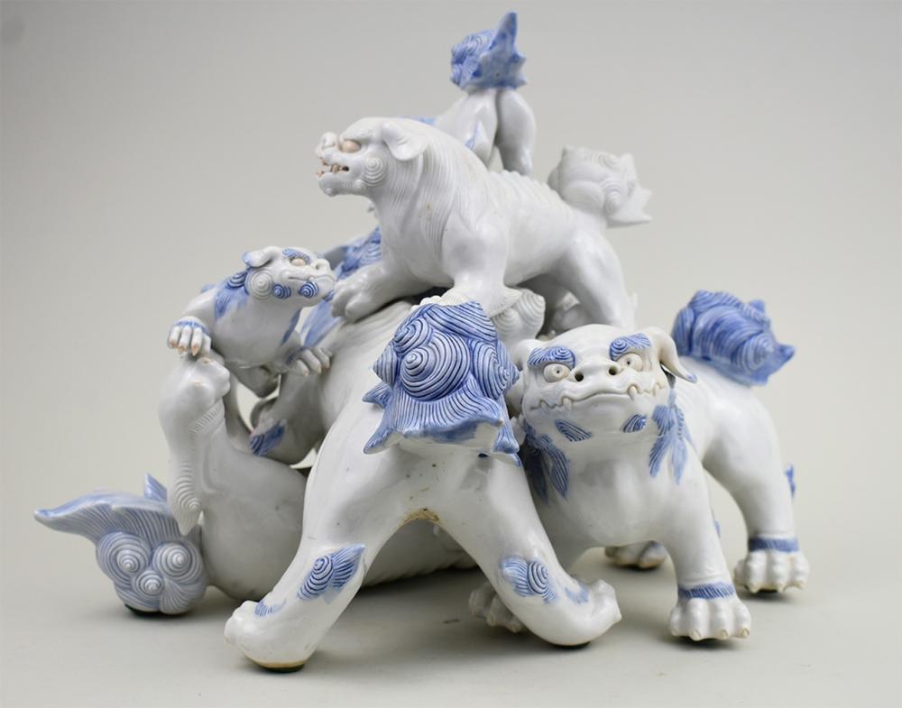 BLUE AND WHITE PORCELAIN GROUP