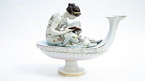 CAPODIMONTE PORCELAIN FIGURAL LADY ON