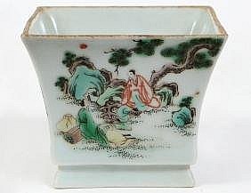 CHINESE FAMILLE ROSE DECORATED 354a07