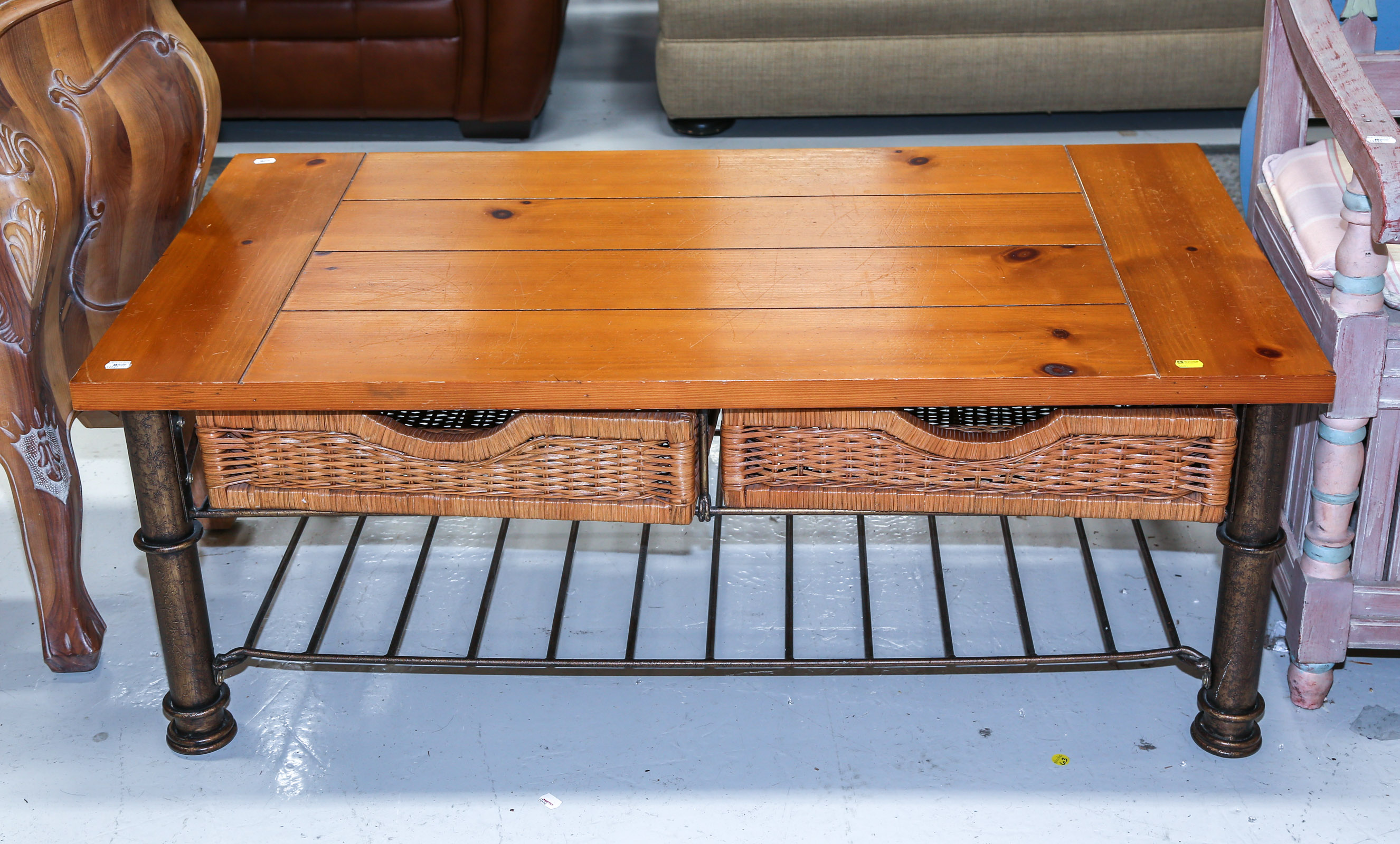 CONTEMPORARY-RUSTIC STYLE COFFEE TABLE