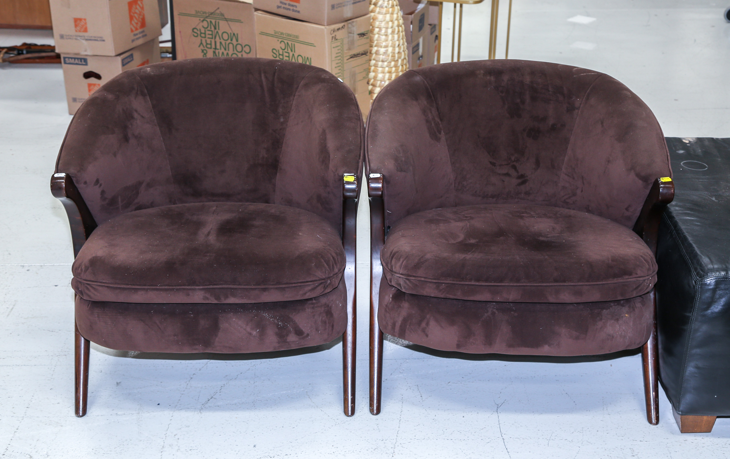 A PAIR OF ART DECO STYLE CLUB CHAIRS 354af9
