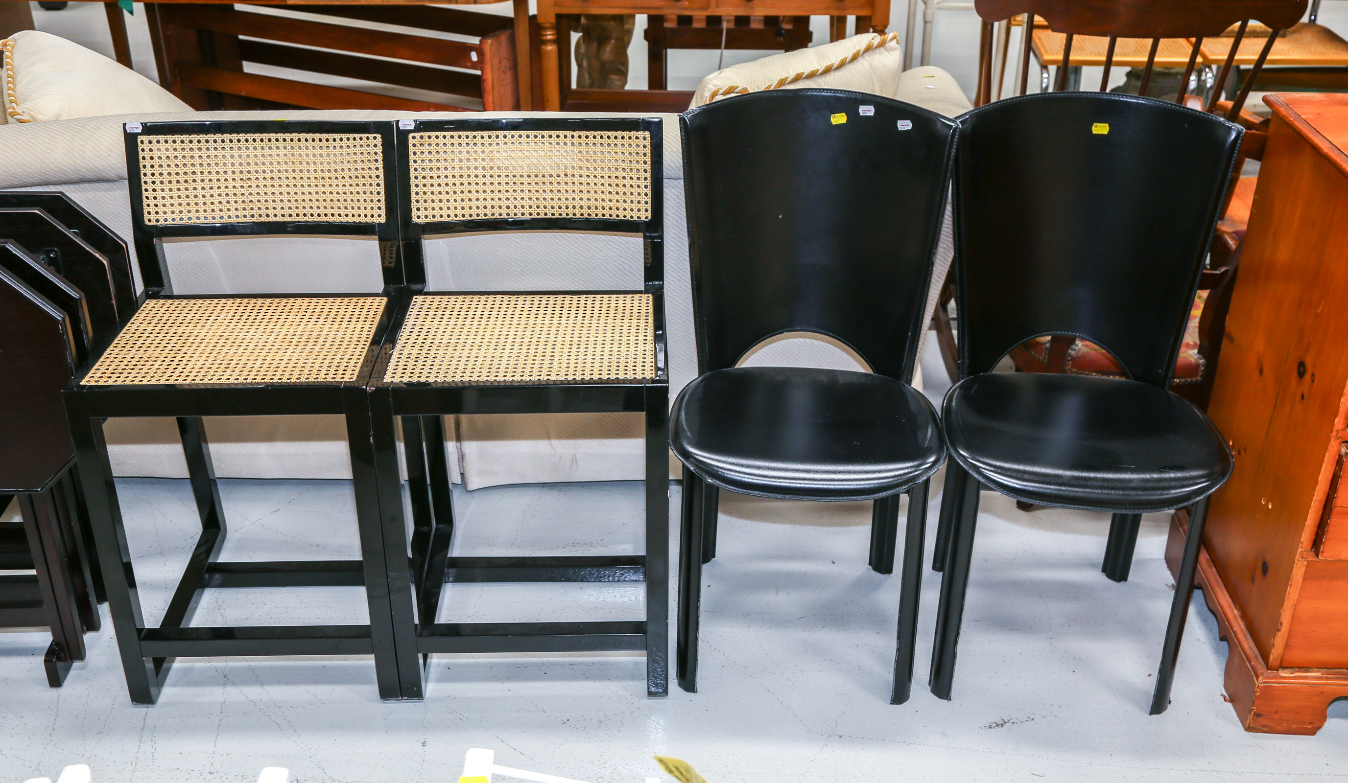 TWO PAIRS OF MODERN STYLE CHAIRS 354b08