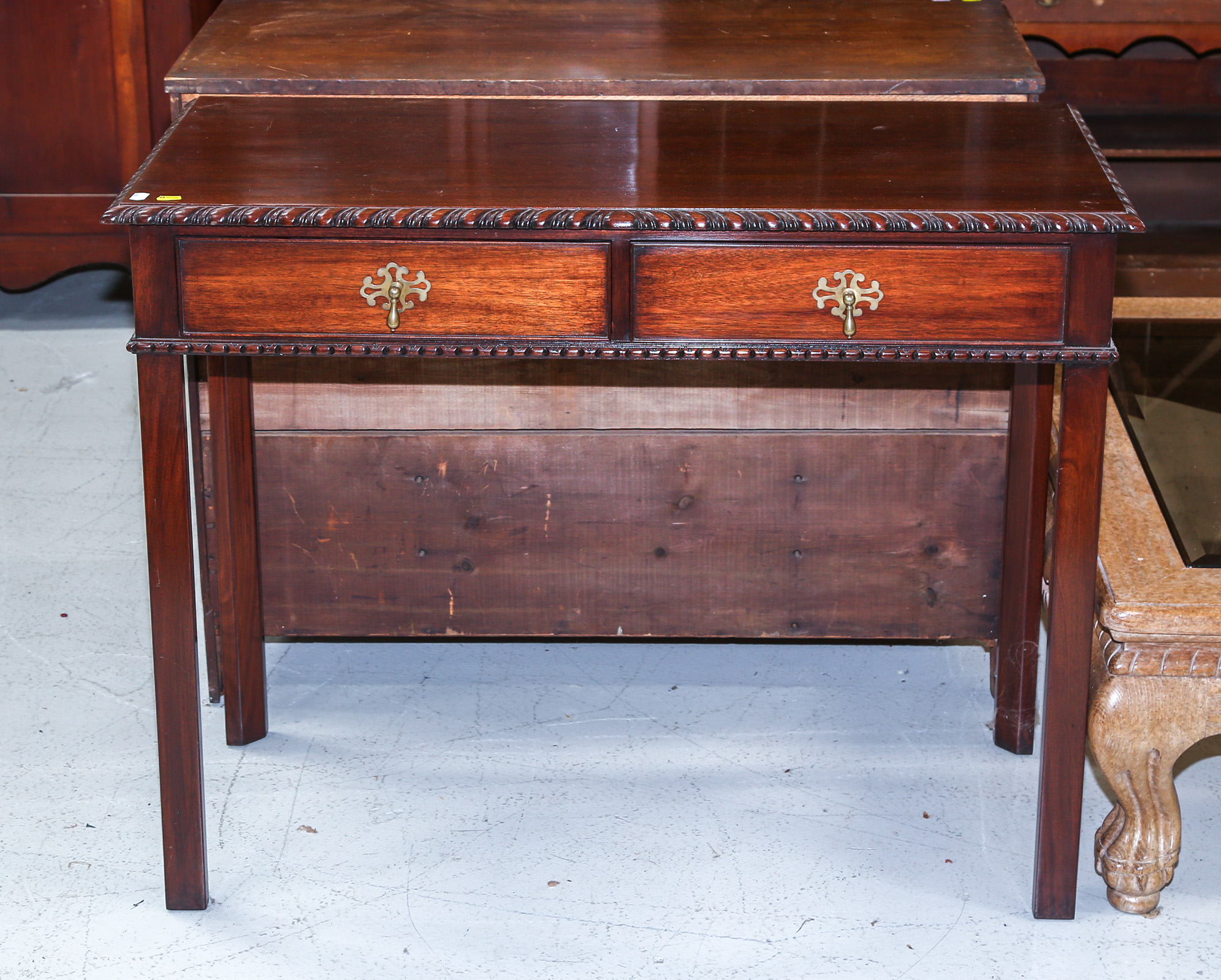 CHIPPENDALE STYLE MAHOGANY SERVING 354b2a