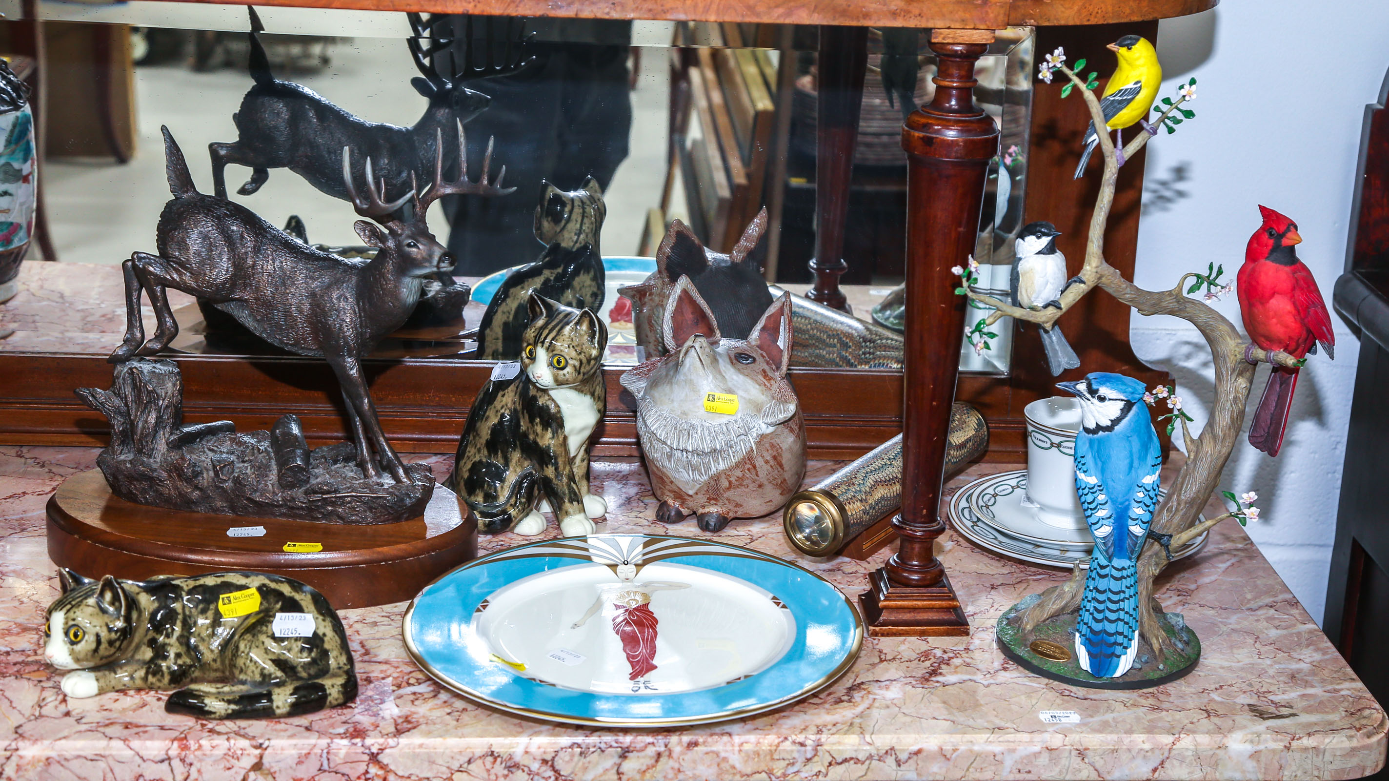 ASSORTED DECORATIVE & COLLECTIBLE ITEMS