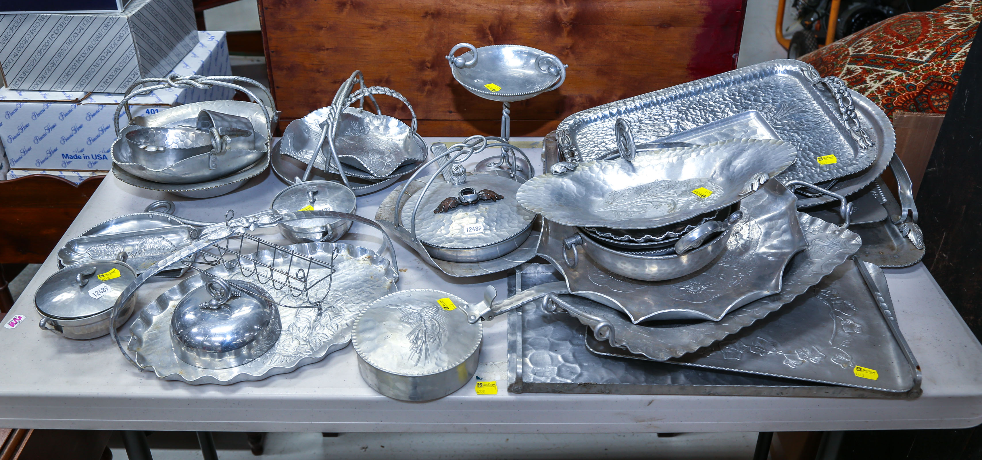 LARGE GROUP OF ALUMINUM SERVING 354b84